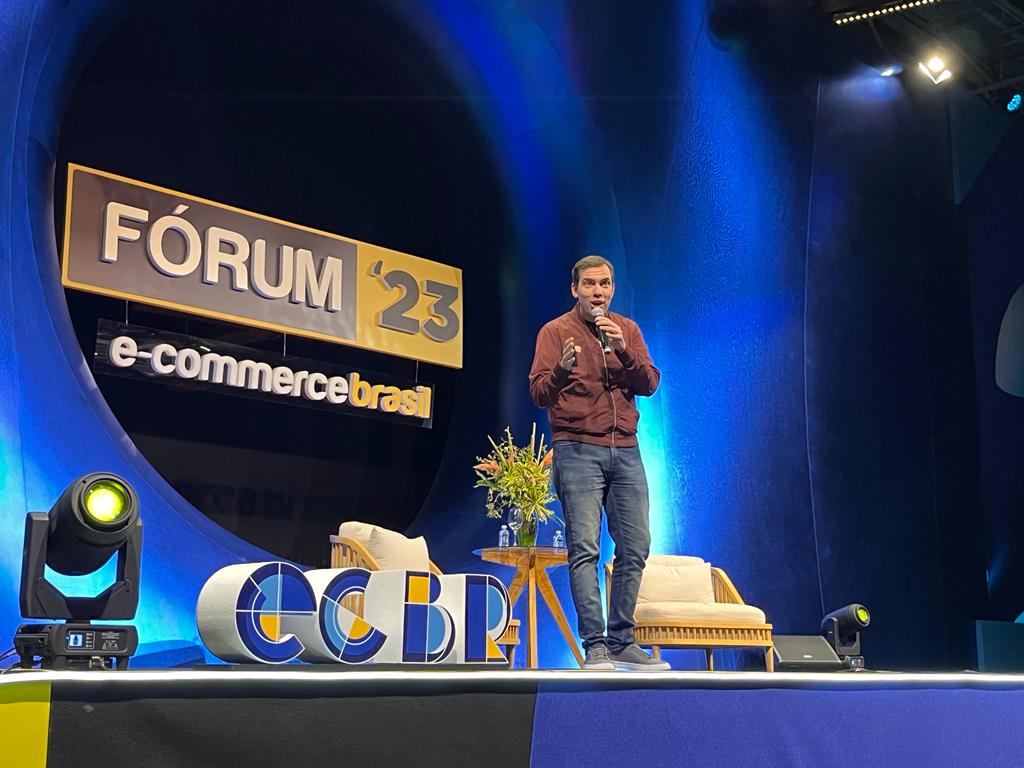 João Branco, ex-vp de marketing do McDonald's, no palco do Fórum E-Commerce Brasil 2023.