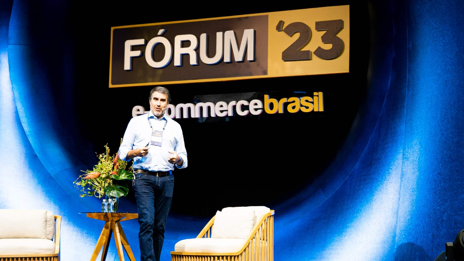 Felipe Mendes, gerente geral da GFK na América Latina, no palco de Gestão e Operação do Fórum E-Commerce Brasil 2023/Imagem: Ruan Carlos