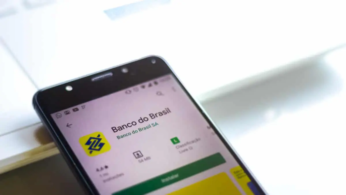 Imagem do aplicativo do Banco do Brasil na tela de smartphone