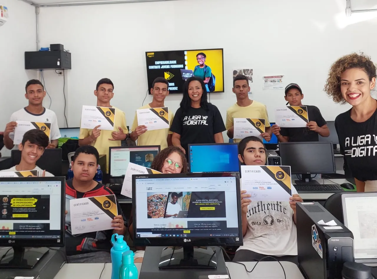 Em São Paulo, adolescentes da Brasilândia são capacitados em e-commerce por ONG local