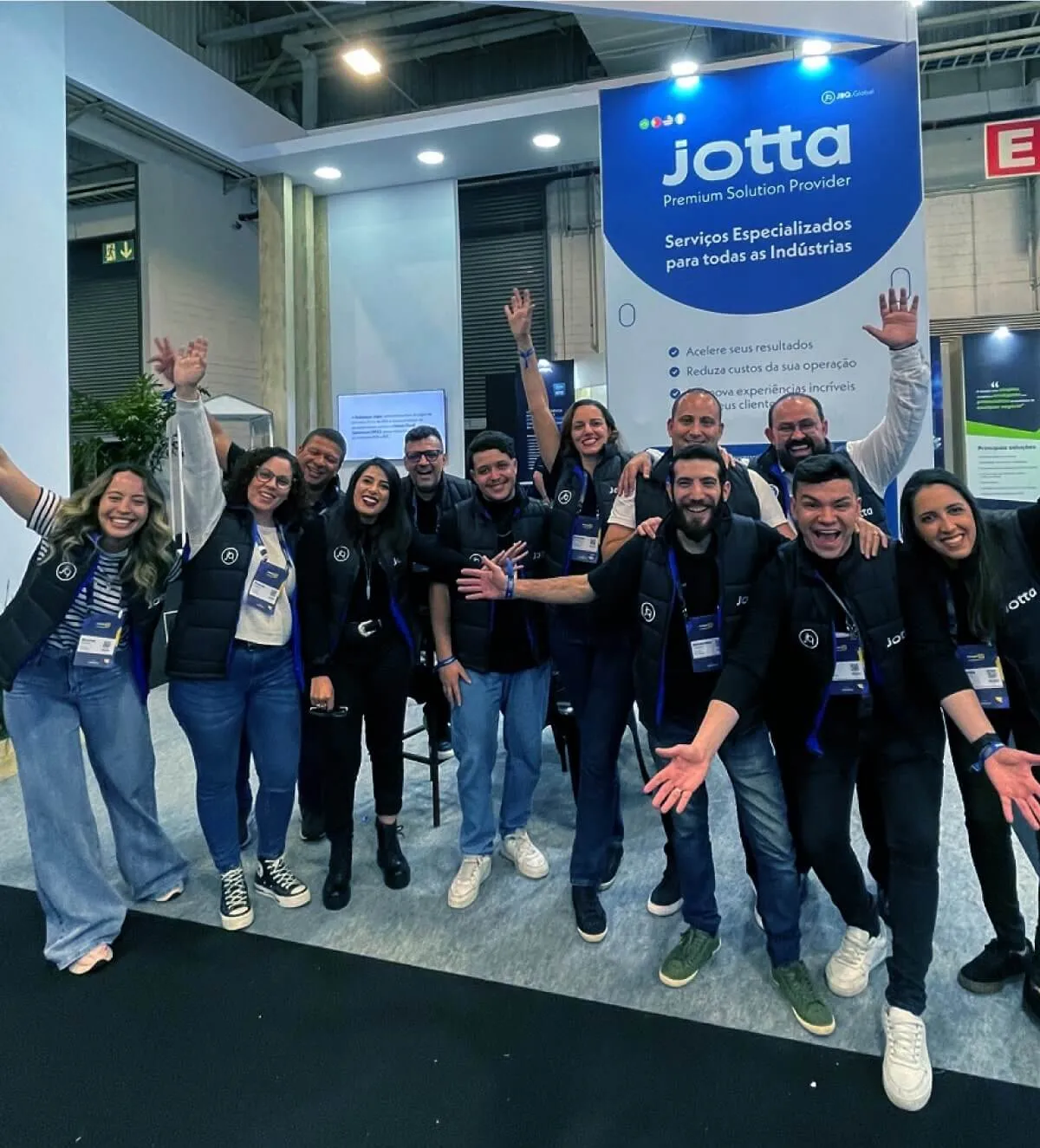 Parte do time da Jotta, do Grupo JBQ.Global, no estande da marca durante a 14ª do Fórum E-Commerce Brasil
