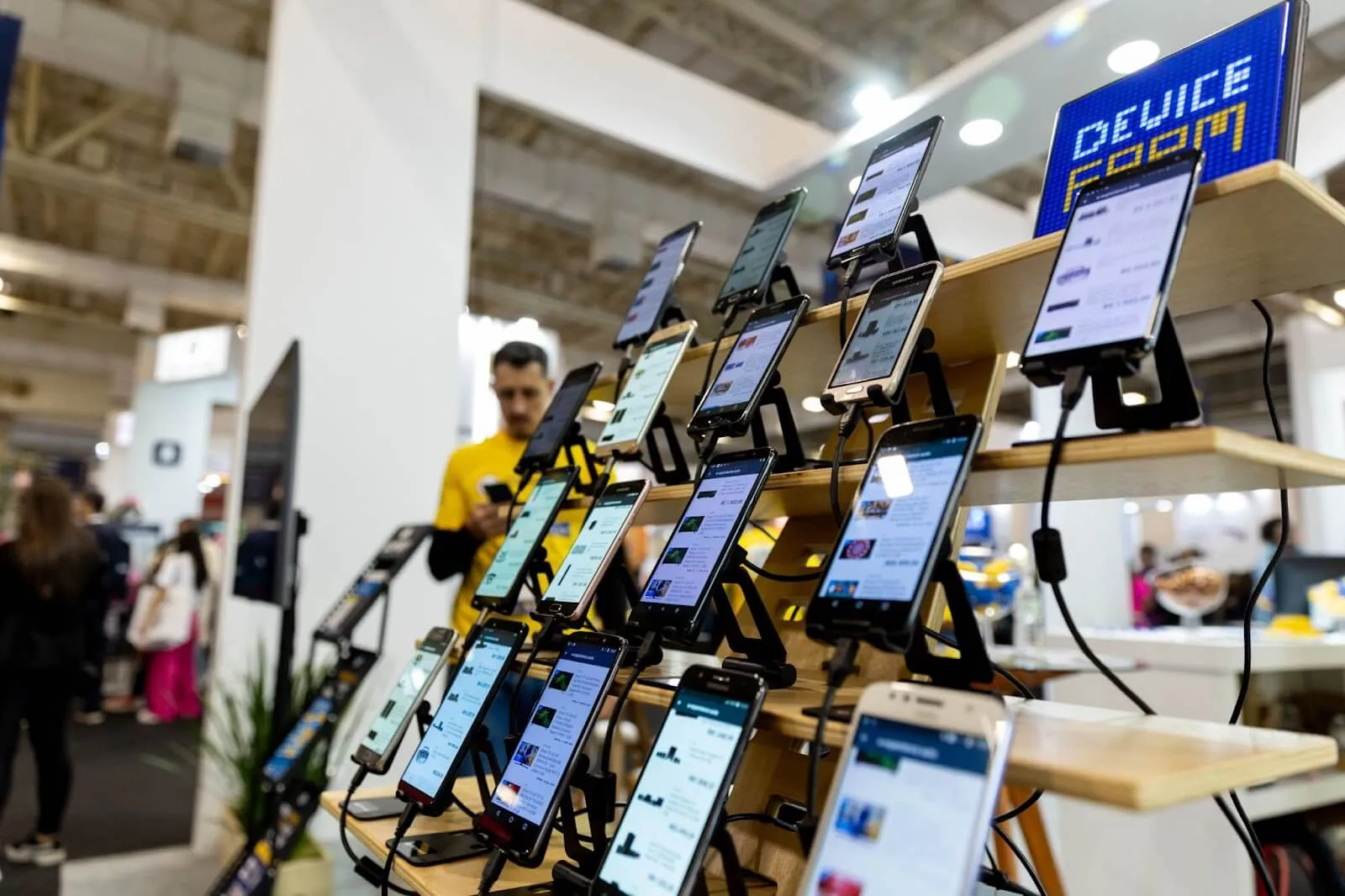 Sofist mostra, no Fórum E-Commerce Brasil 2024, a importância da experiência do usuário no mobile