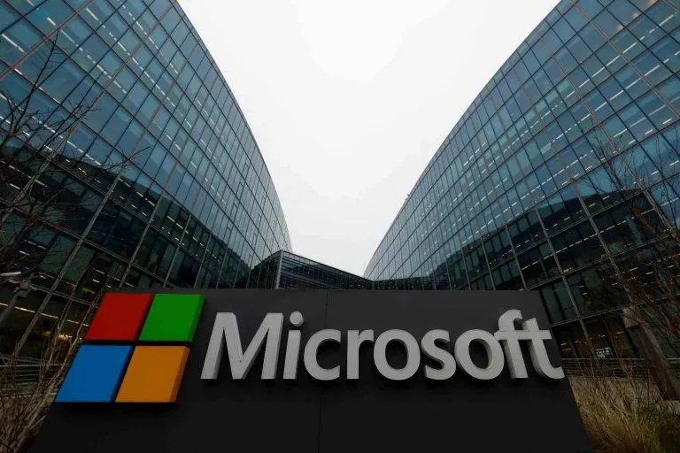 Microsoft anuncia investimento de R$ 14,7 bilhões no Brasil para expandir nuvem e IA