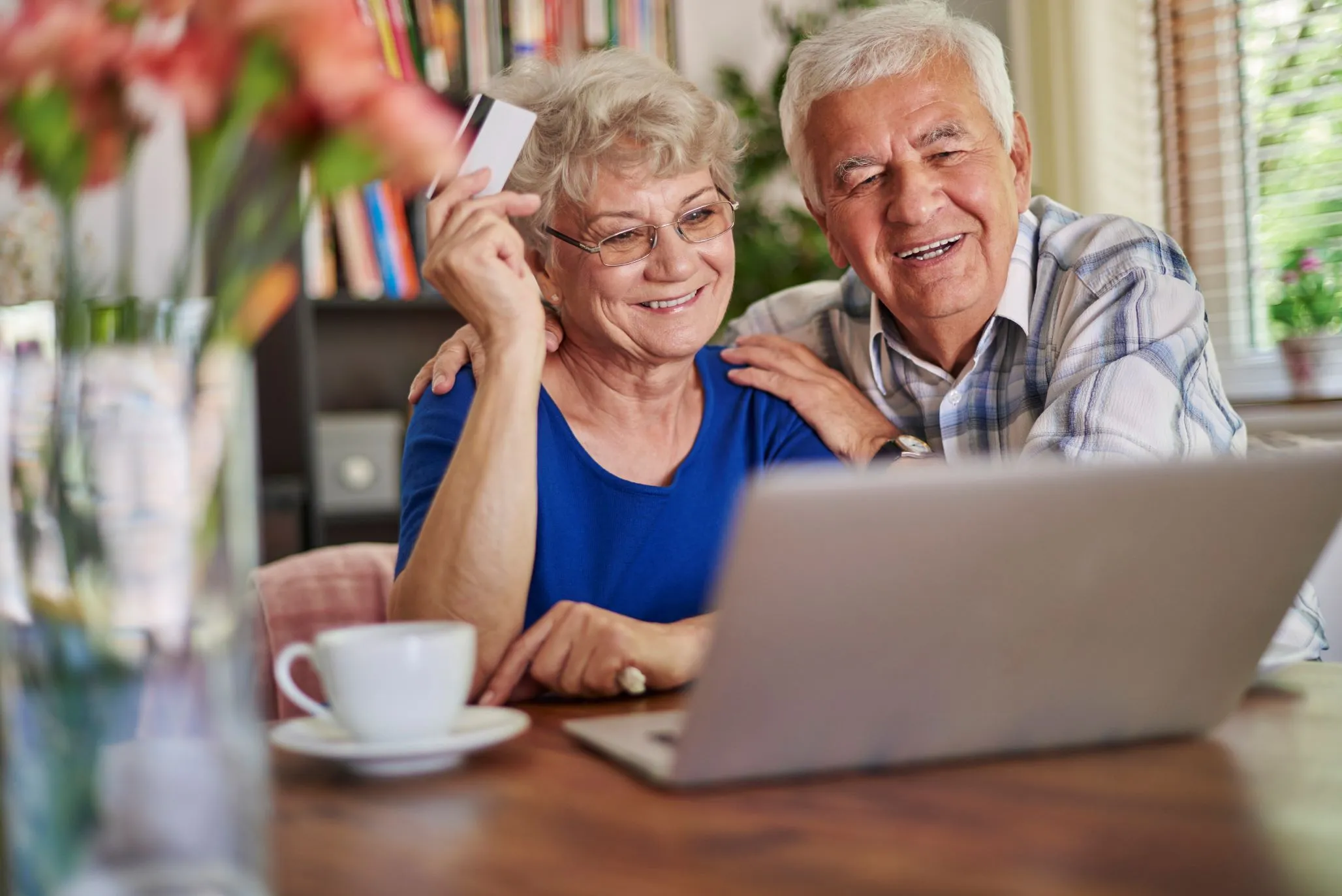 Baby boomers ou Milennials? Pesquisa revela qual geração se prepara melhor para comprar online na Black Friday