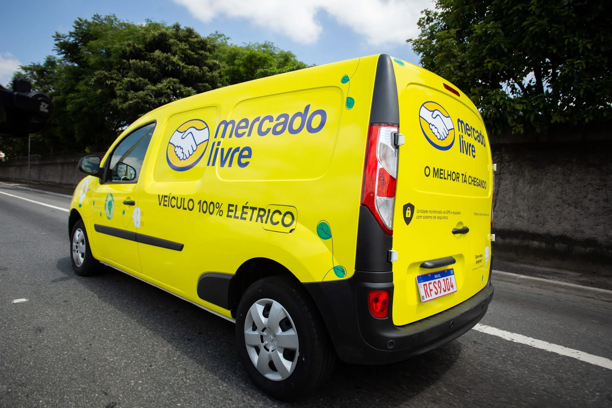 Mercado Livre lança campanha sobre mobilidade sustentável e expande frota elétrica