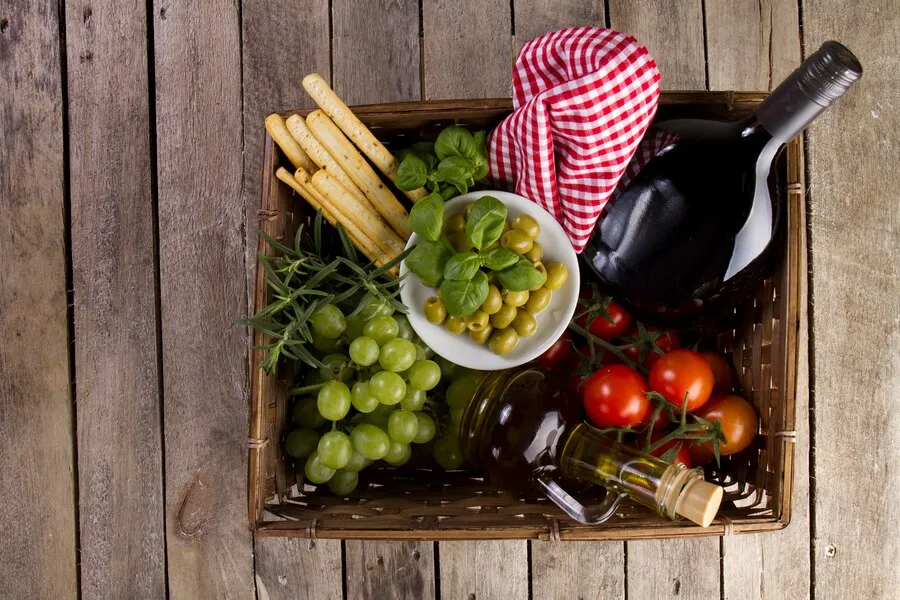 Cesta com produtos de vinicola original de programas de fidelidade