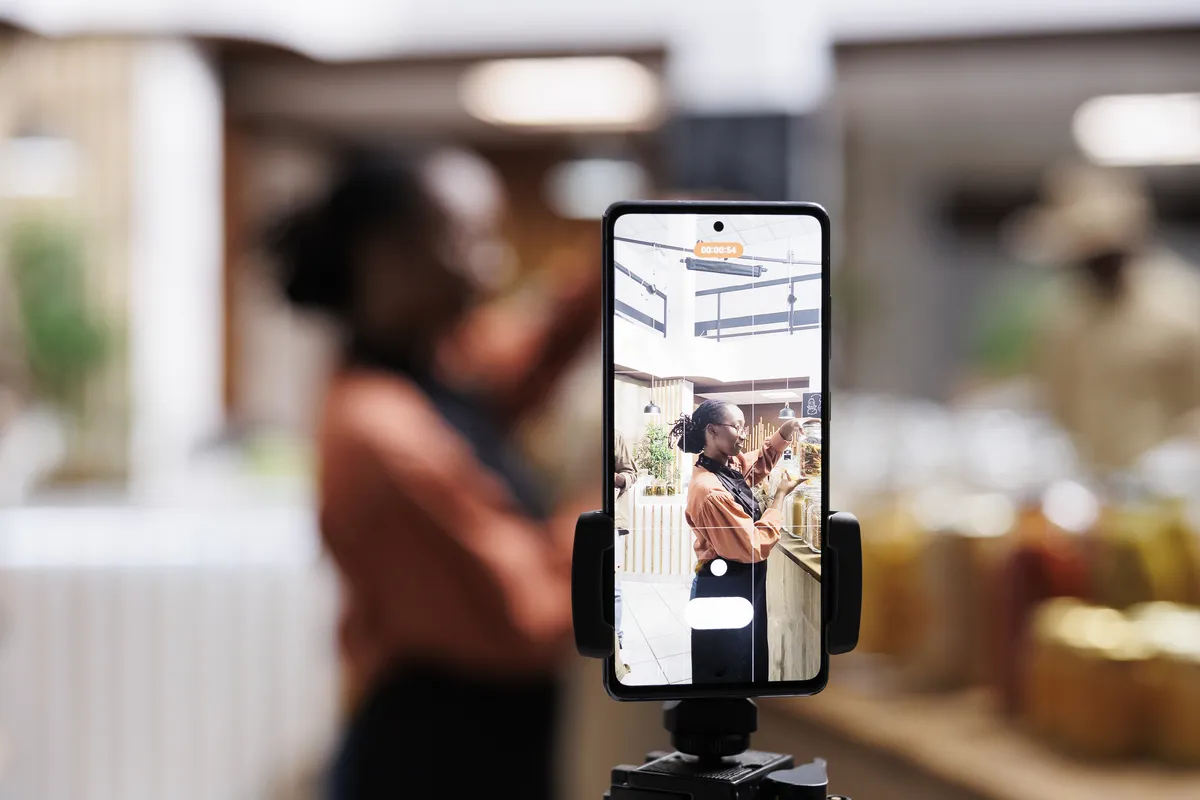Microinfluenciadores e vídeos curtos ditam o ritmo do consumo no Brasil