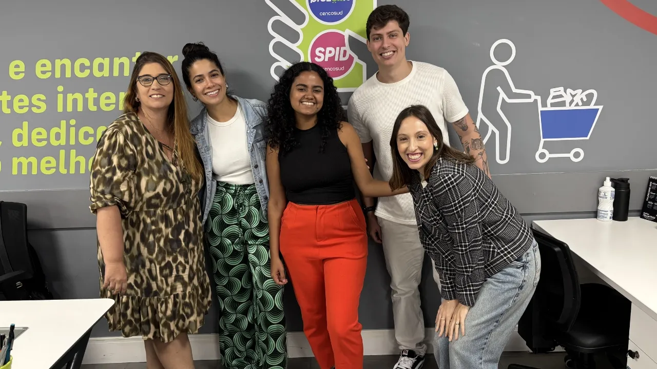 Time Enext: Vitor Martinez- Head de Mídia e Vitória Braga - Head de Criação e CRO+ time Prezunic: