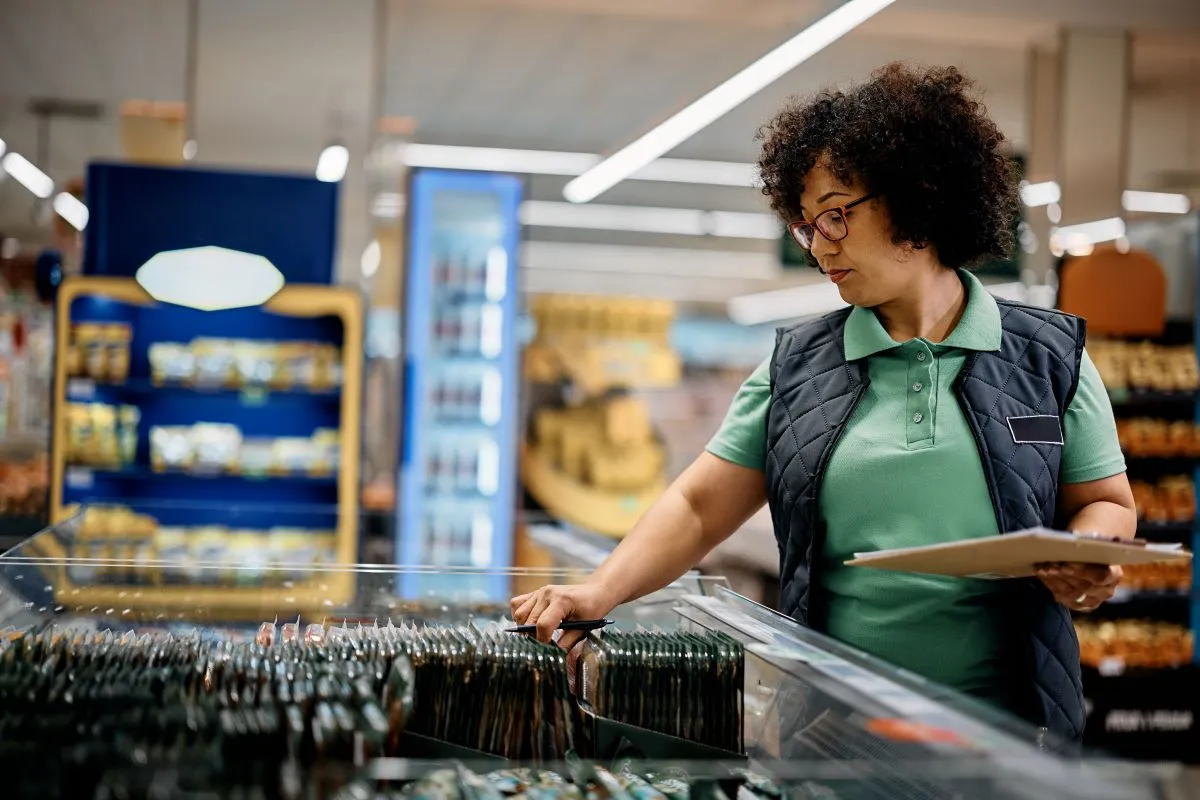 Mesmo cautelosos com tarifas, consumo dos EUA subiu em março