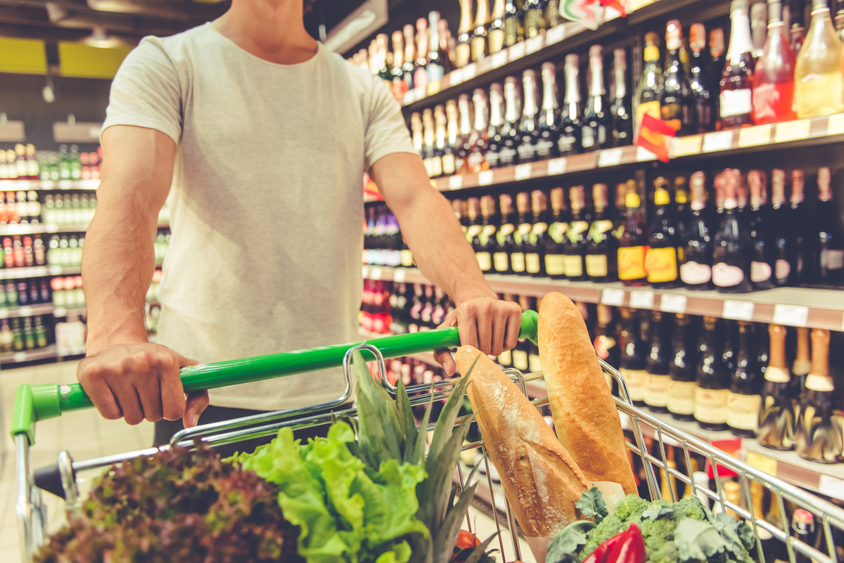 41,8% dos consumidores recorrem a atacadistas para driblar inflação dos alimentos