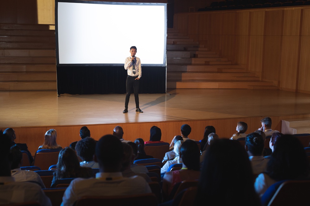 Confiança, IA e criatividade pautam segundo dia do Web Summit Rio 2025