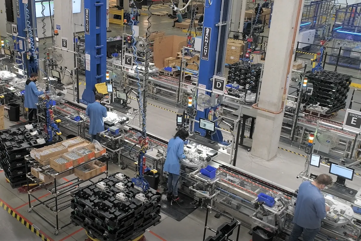 Amazon inicia testes logísticos com robôs humanoides