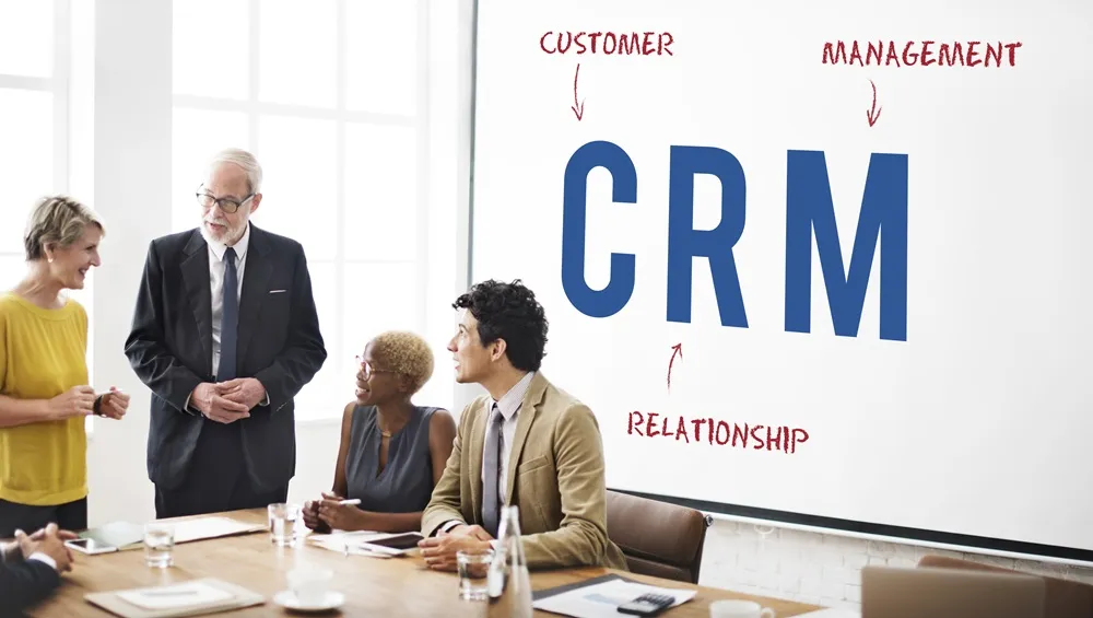 Integração de canais no CRM: estratégia essencial para escalar vendas de serviços