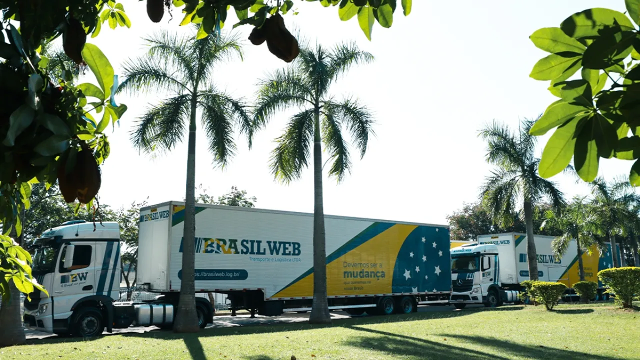 Brasil Web mostra protagonismo no transporte de carga pesada para e-commerce (B2B, B2C e D2C) no Fórum E-Commerce Brasil 2025