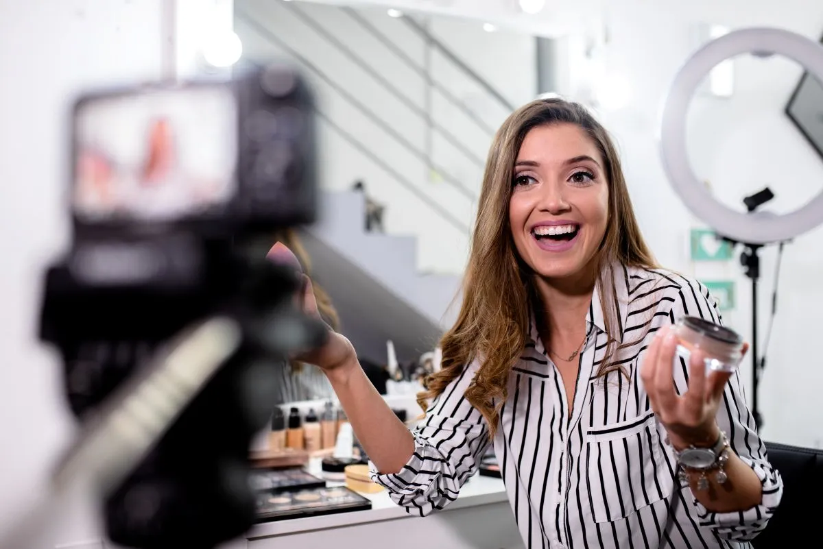 Campanhas com influenciadores disparam vendas no e-commerce, aponta estudo