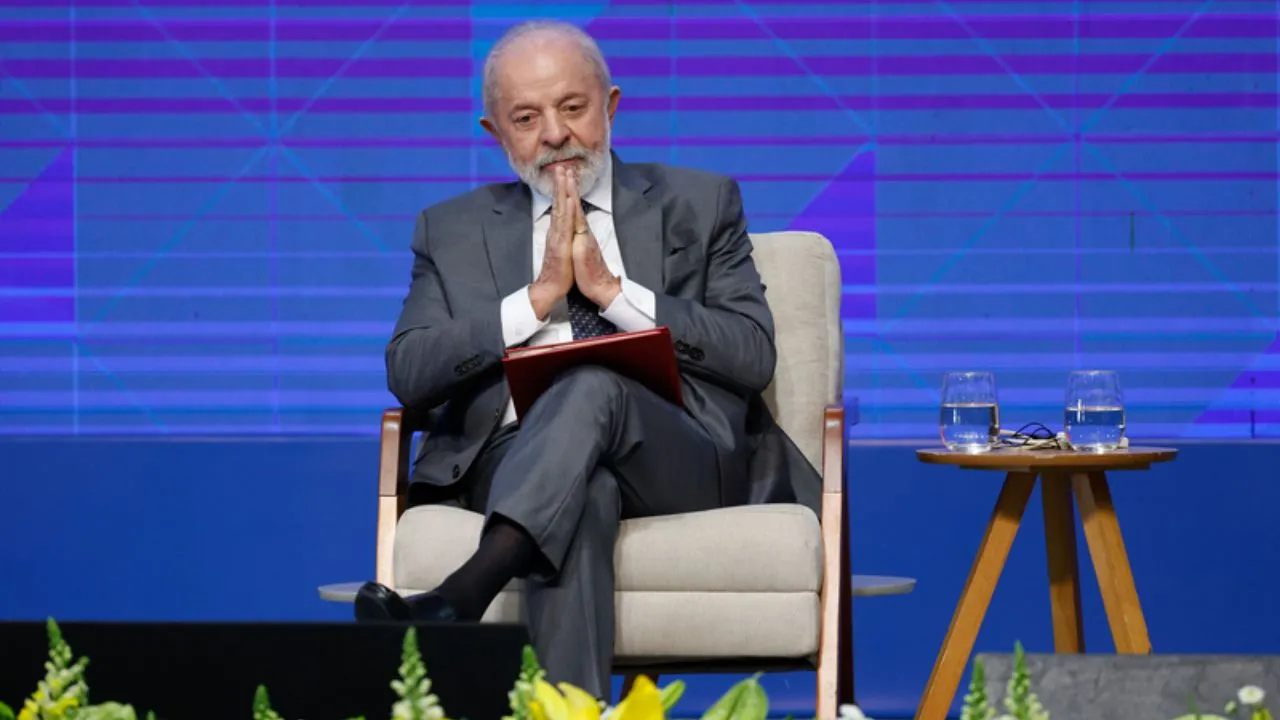 Lula defende uso justo da inteligência artificial em encontro do BRICS