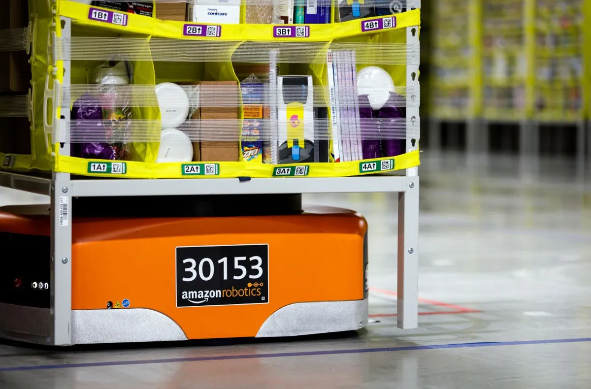 Amazon chega a 1 milhão de robôs em seus CDs