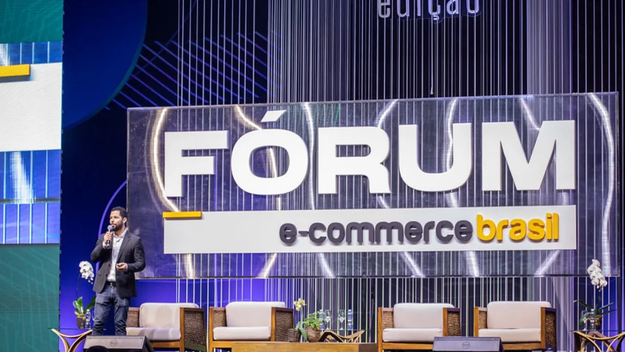 palco do fórum e-commerce brasil 2024
