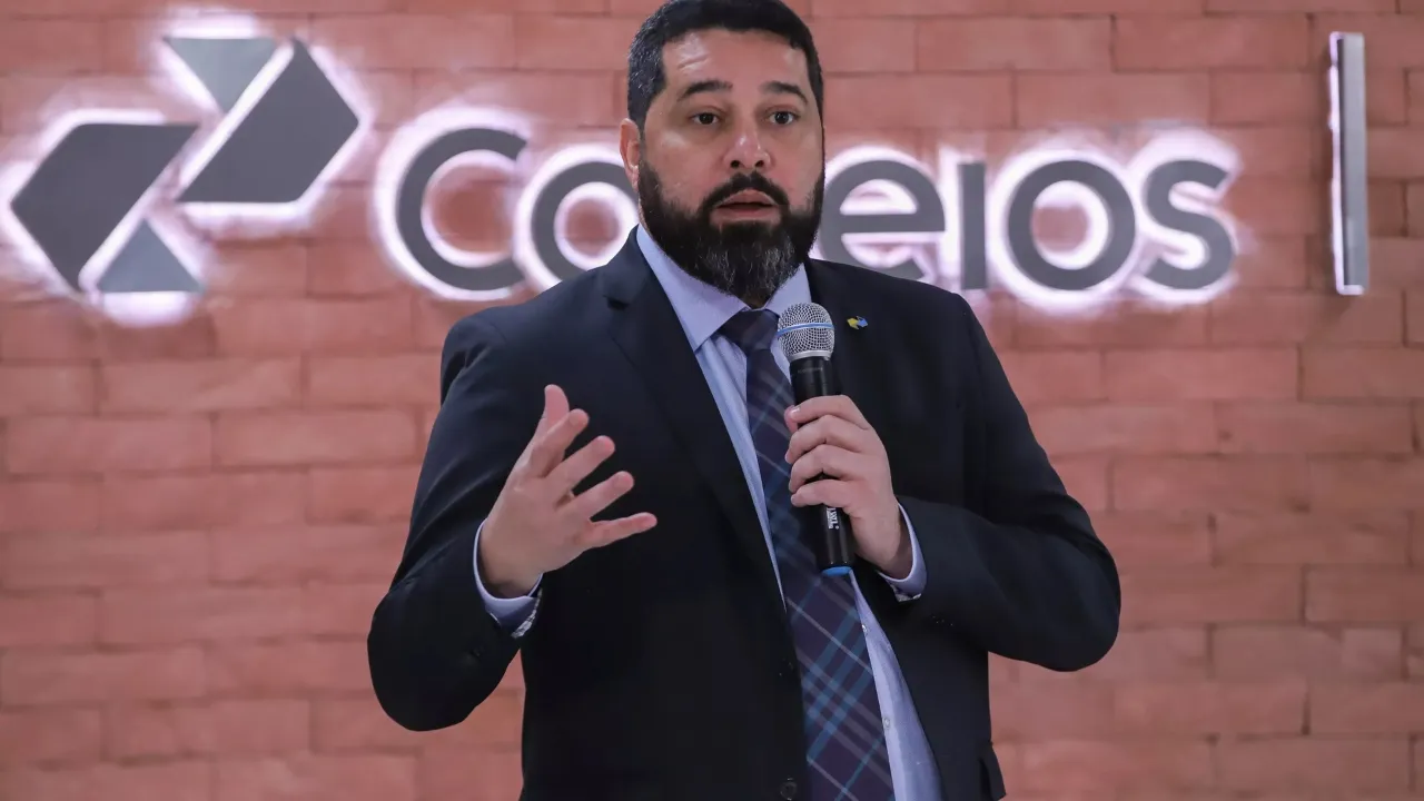 Presidente dos Correios pede demissão em meio a pressões por cortes e prejuízo bilionário