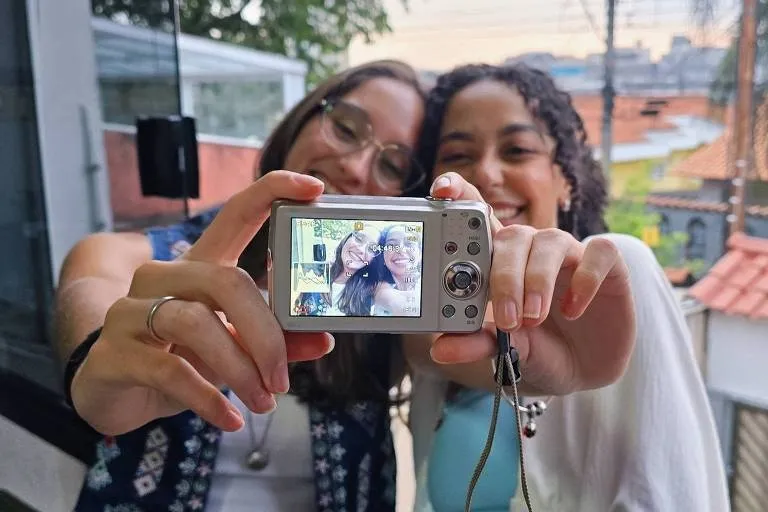Sucesso no e-commerce, câmera Cybershot transforma estética da Geração Z