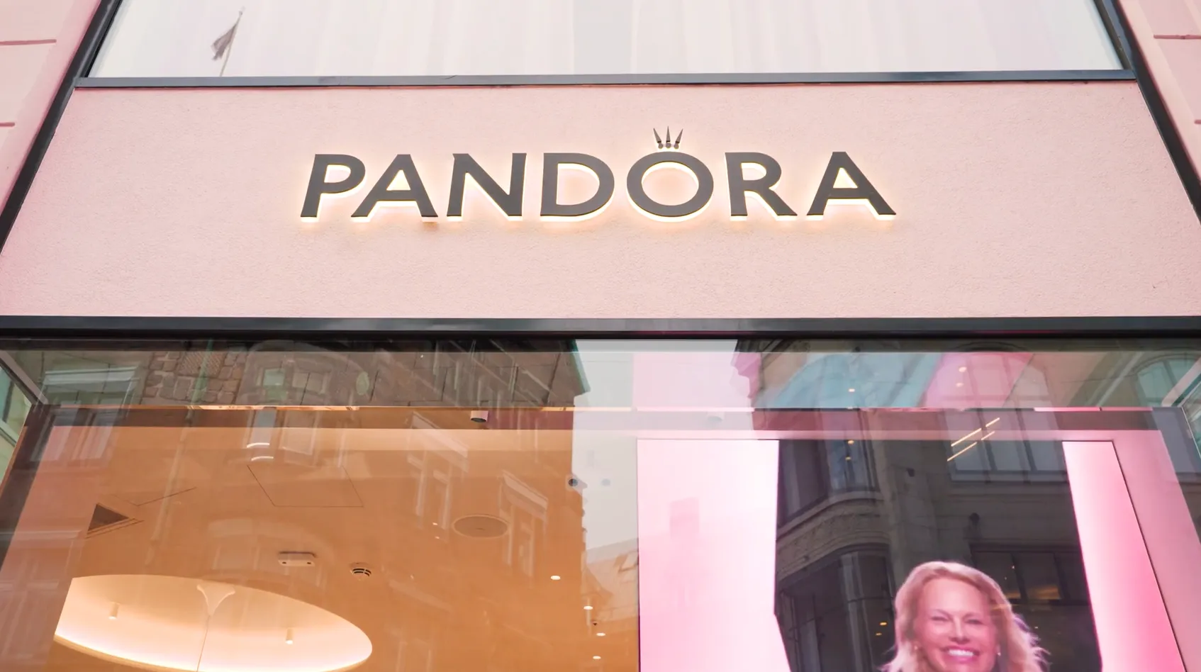 Pandora avalia reestruturação na China após queda nas vendas