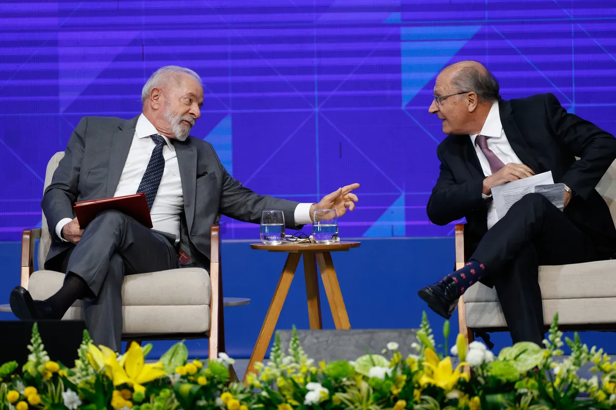Governo deve regulamentar Lei da Reciprocidade até terça-feira (15), segundo Alckmin