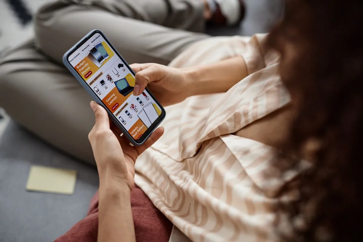 Com turbulência tarifária, apps chineses transferem orçamento dos EUA para Europa