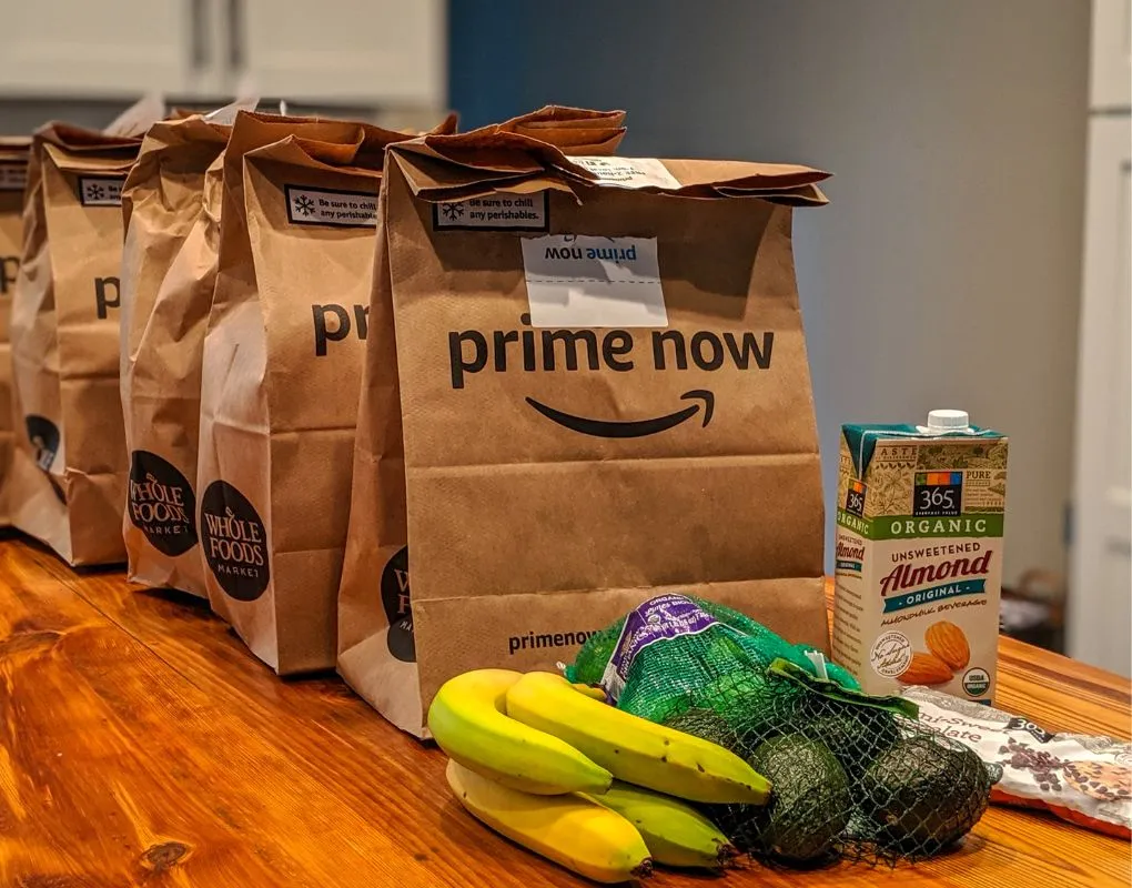 Amazon expande entrega no mesmo dia para alimentos perecíveis nos EUA