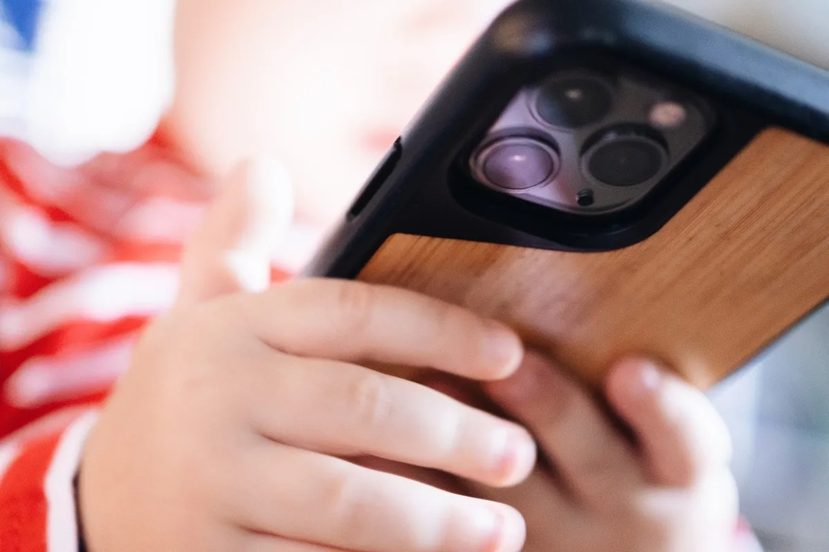 Crianças brasileiras ganham o primeiro smartphone aos 10 anos