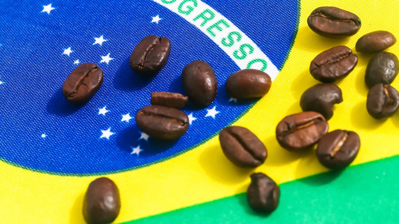Alta do café faz brasileiros reduzirem consumo e buscarem marcas mais baratas