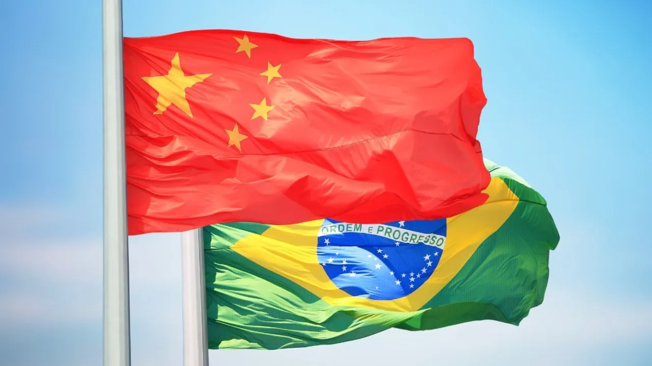 Bandeiras do Brasil e da China