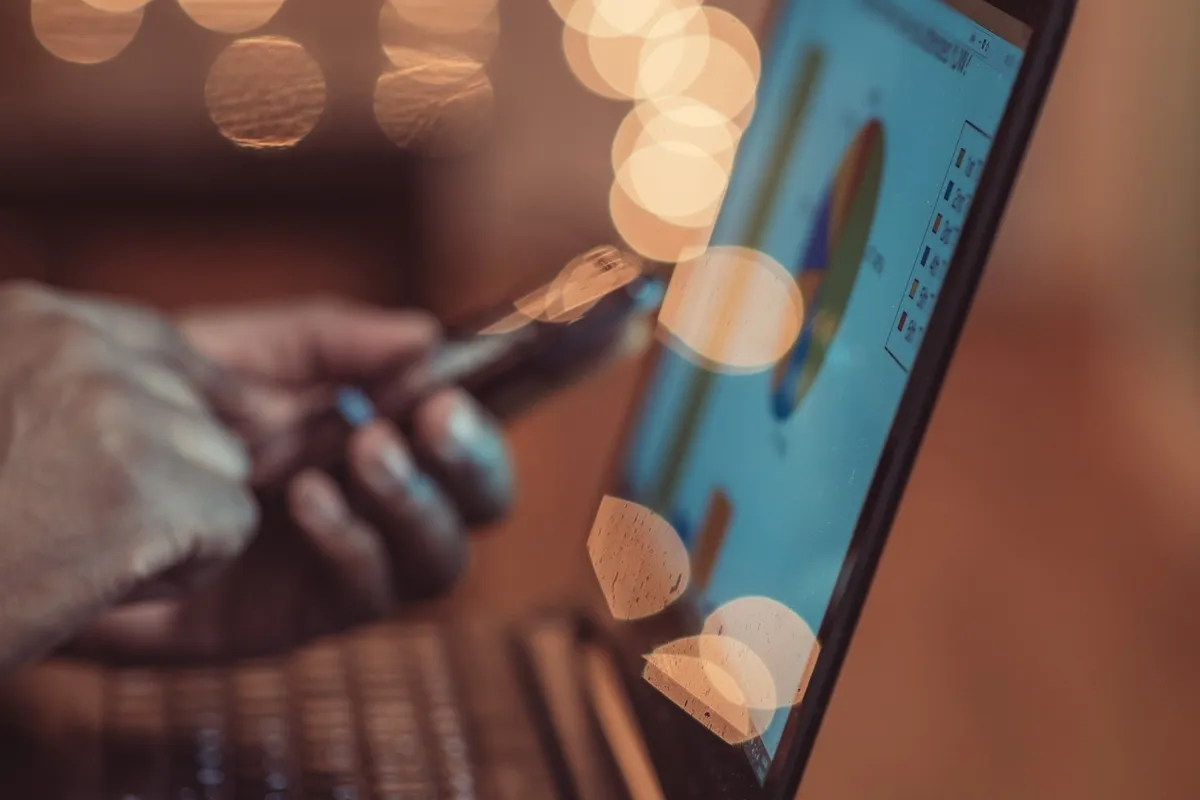 Desconfiança e conveniência moldam o novo consumidor digital, diz estudo