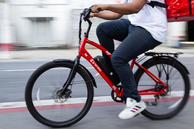 iFood anuncia investimento de R$ 300 milhões em e-bikes na América Latina