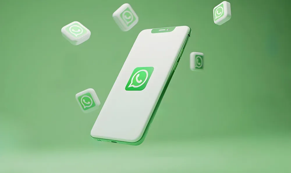 Celular com ícone do WhatsApp na tela cercado por ícones flutuantes do aplicativo.