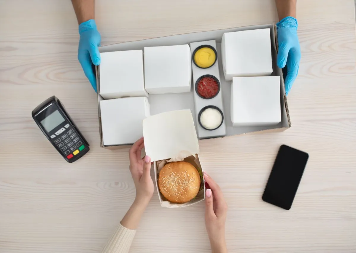 Interior do Brasil gasta mais de um salário-mínimo por ano com hambúrguer no delivery