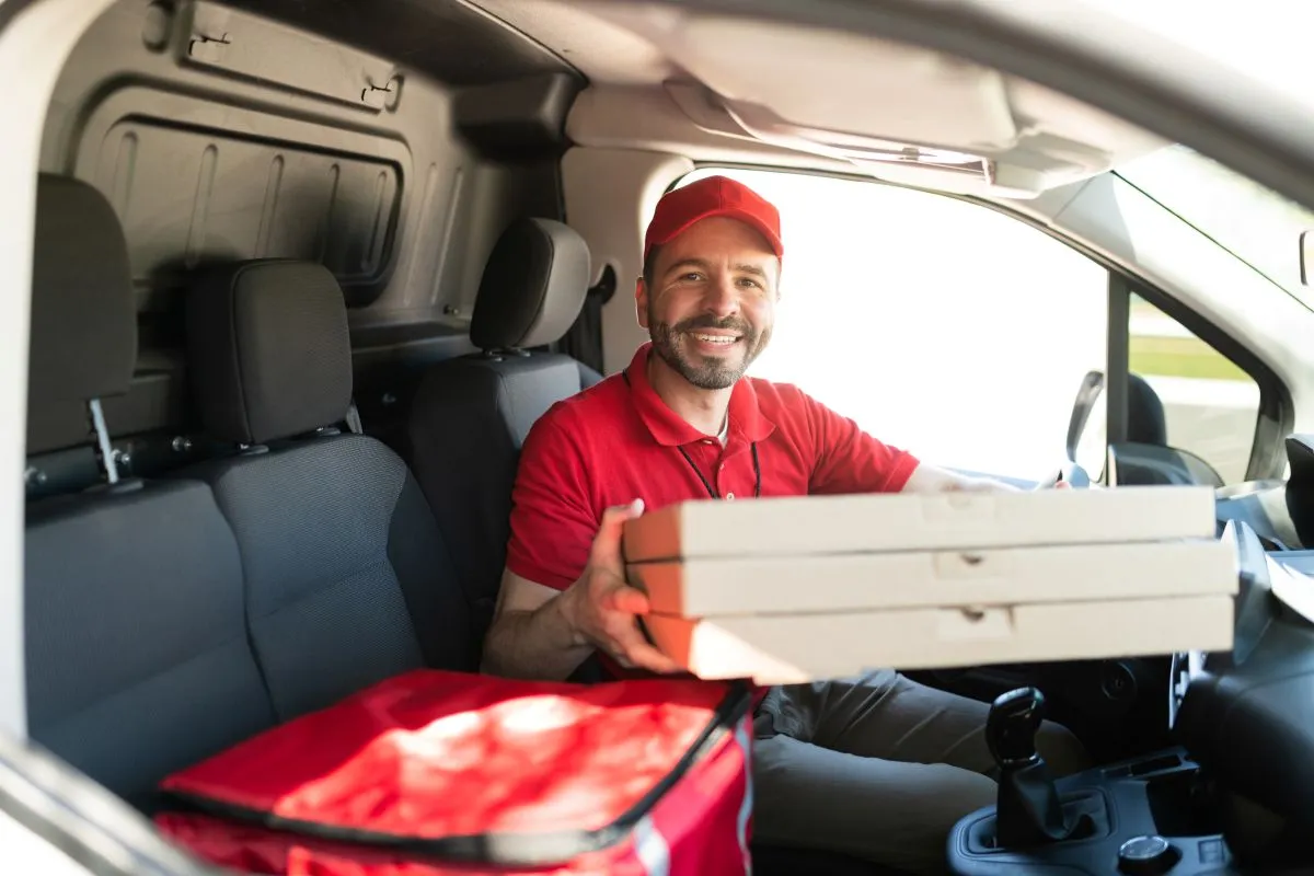 Pizza, hambúrguer ou salada? iFood revela os pratos mais pedidos pelos brasileiros