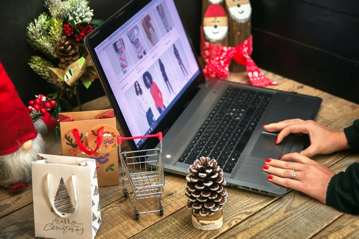 PMEs projetam alta nas vendas no Natal, diz Serasa Experian