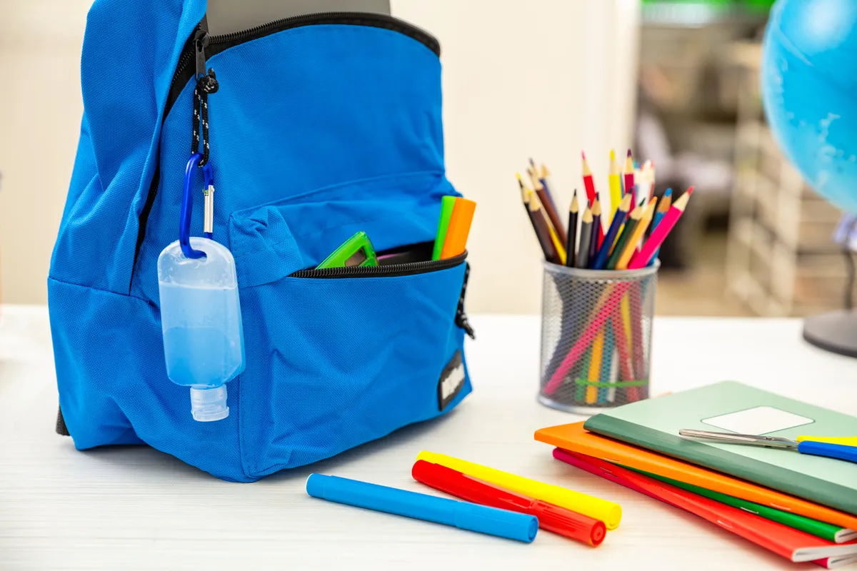 Inflação e renda freiam vendas de material escolar em 2026