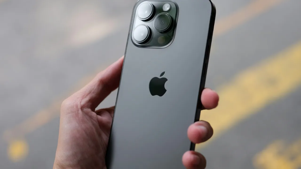 Apple supera expectativas com recorde de iPhones e serviços em 2026