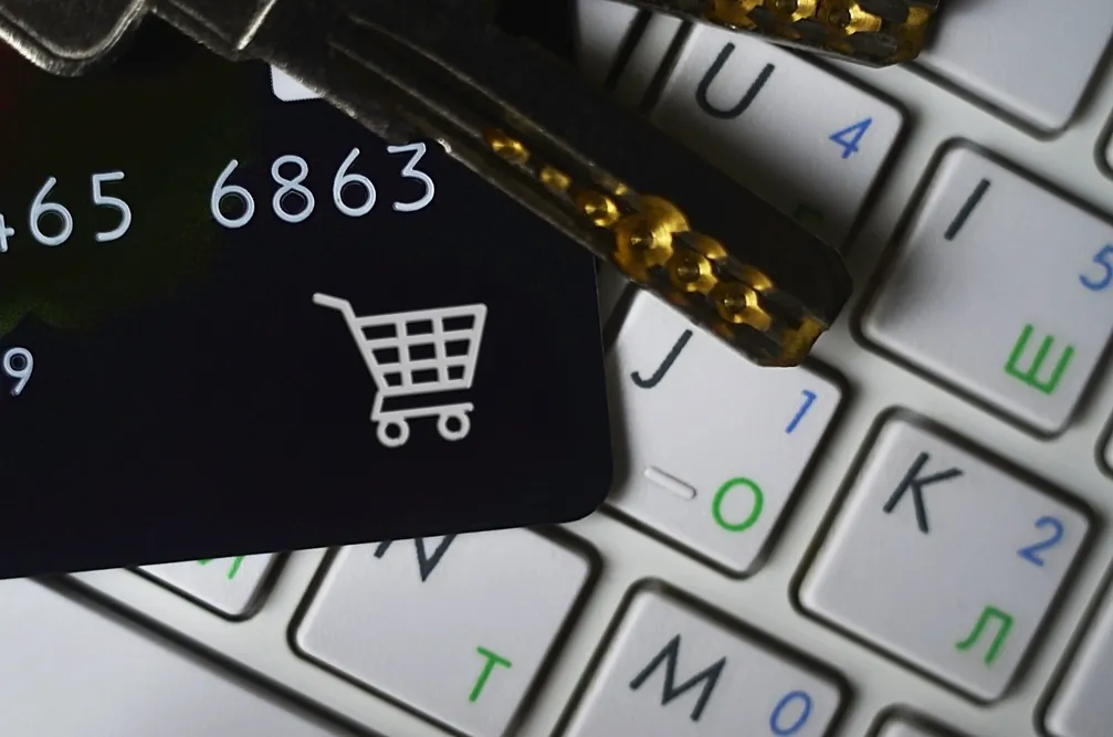 Compras online com cartão sobem 18,3% em 2025, aponta Abecs