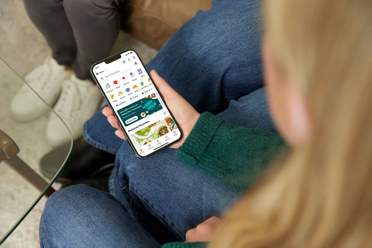 Descontos dominam disputa entre apps de delivery durante a Copa
